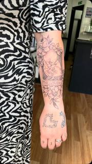 Illustrative tarot card skulls tattoo by @megz.ink