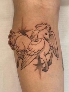 Fine line pegasus tattoo by @hunn1i