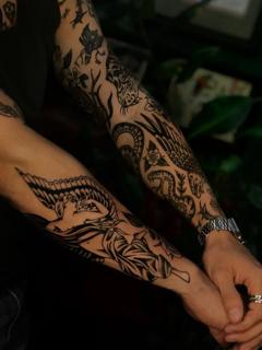 Blackwork woman with snake tattoo by @mikeysharks