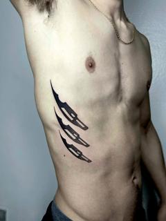 Blackwork abstract claw marks tattoo by @omnia_black_