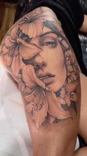 Realism floral portrait tattoo by @pedroepollytattoo