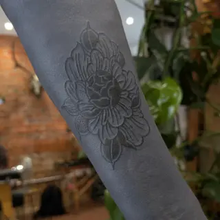 Blackwork floral design tattoo by @inkleigh.tattoo