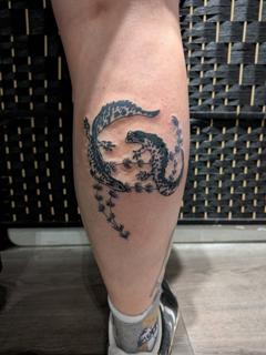 Blackwork newt pair tattoo by @lichentats