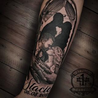 Realism wedding couple portrait tattoo by @startattooist