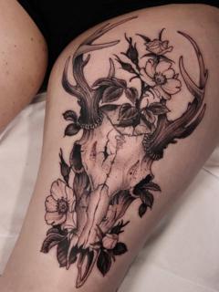 Blackwork floral deer skull tattoo by @sammylou_tattoo