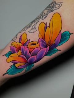 Neo-traditional colorful flower tattoo by @the_cutter_tattooer