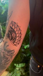 Blackwork floral fan tattoo by @snowy_tattoo