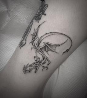 Blackwork fire-breathing dragon tattoo by @sonnyrohantattoo