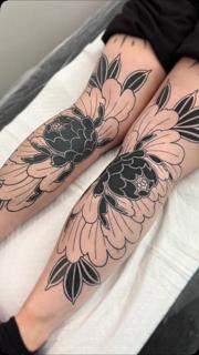 Traditional floral design tattoo by @staceytattoos