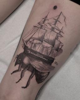 Illustrative ship bee tattoo by @_avlamis