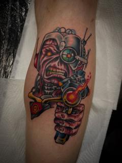 Neo-traditional cyborg character tattoo by @curwen_tattoo