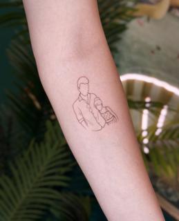 Fine line minimalist portrait tattoo by @tatti_ptc
