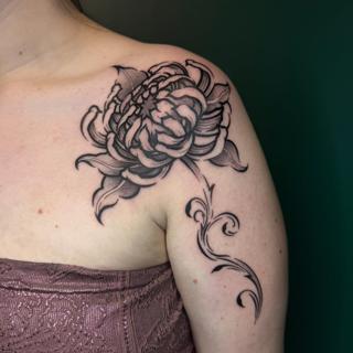 Blackwork floral design tattoo by @tattoosbycay