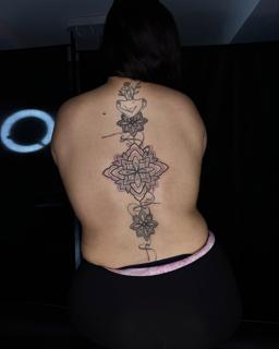 Linework floral mandala tattoo by @el.vittta