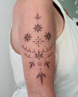 Dotwork geometric floral tattoo by @el.vittta