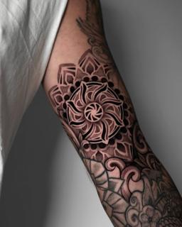 Blackwork mandala pattern tattoo by @el.vittta