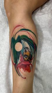 Illustrative avian floral tattoo by @skazxim