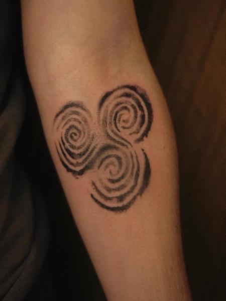 Blackwork celtic spirals tattoo by @2can.tattooer