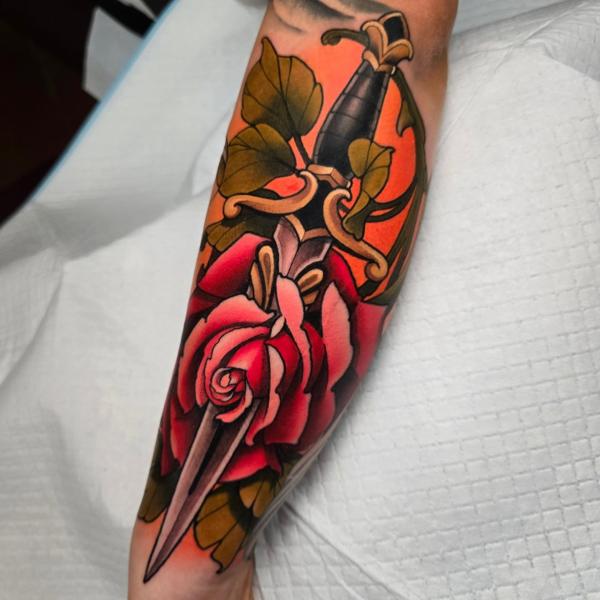 Traditional dagger rose tattoo by @_hamiltontattoo