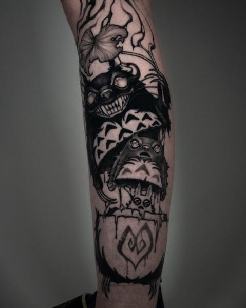 Blackwork fantasy creature tattoo by @_laurafey_