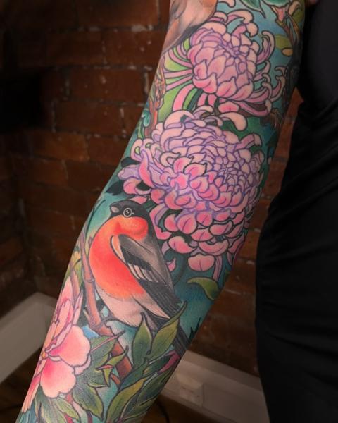 Neo-traditional floral bird tattoo by @abbiewilliamstattoo