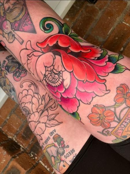 Neo-traditional floral peony tattoo by @abbiewilliamstattoo