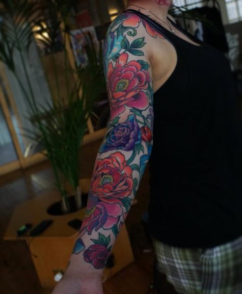 Neo-traditional floral peonies tattoo by @abbiewilliamstattoo