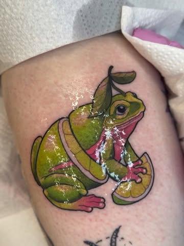 Illustrative frog with citrus tattoo by @abishroom_tattoos
