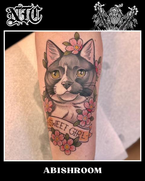 Traditional cat portrait tattoo by @abishroom_tattoos
