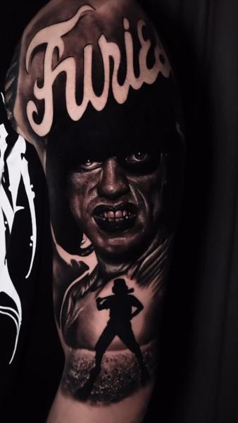 Realism portrait and silhouette tattoo by @abraham.tattooist