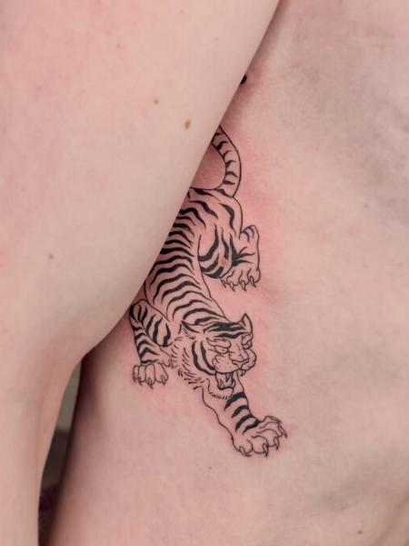 Japanese crawling tiger tattoo by @acidartist