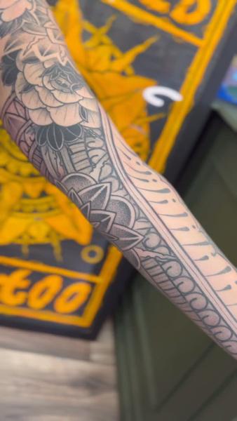 Blackwork floral pattern tattoo by @acrookedtattoo
