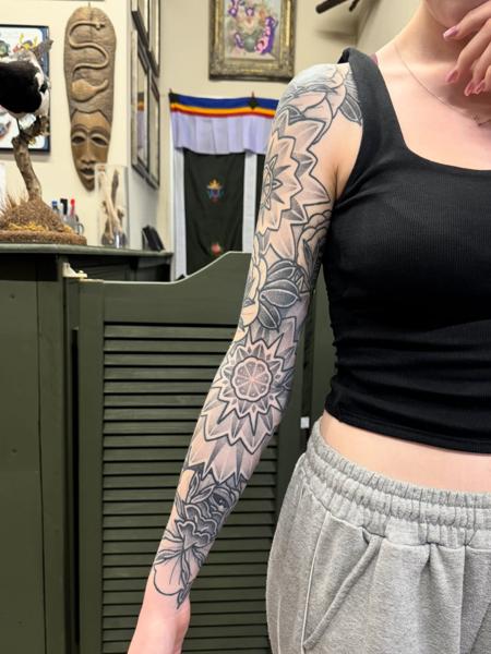 Blackwork floral mandala tattoo by @acrookedtattoo