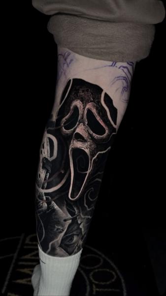 Realism scream mask tattoo by @adamblakeytattoos