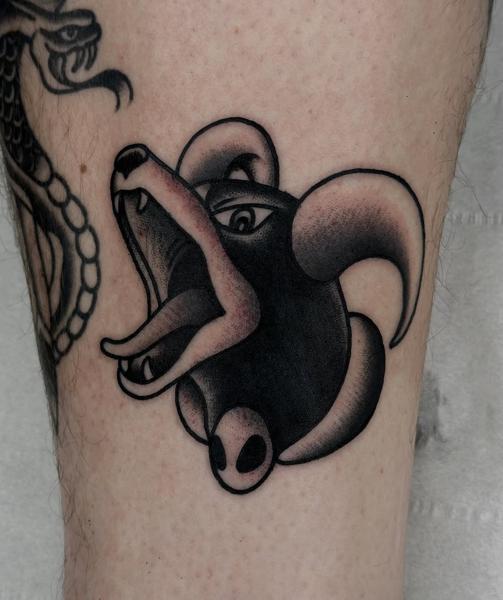 Illustrative blackwork rat head tattoo by @hudsontattoo