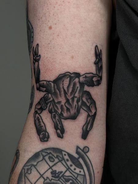 Blackwork stylized crab tattoo by @hudsontattoo
