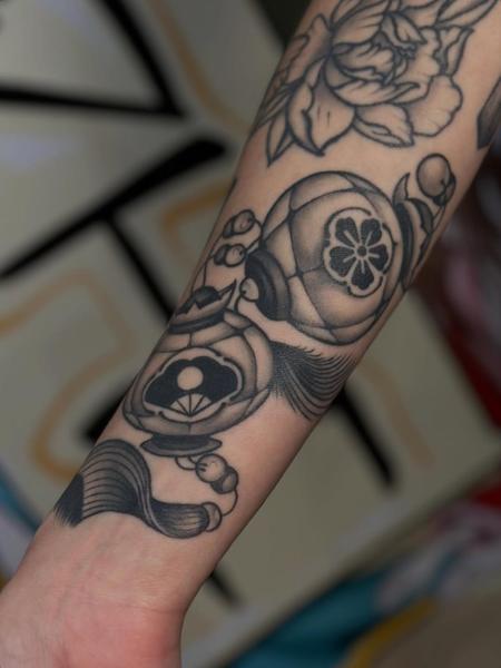 Japanese blackwork japanese lanterns tattoo by @alexnik_tt