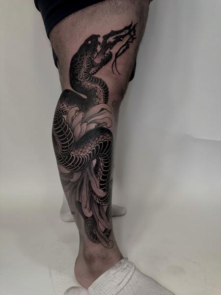 Japanese snake and claws tattoo by @alexgotza