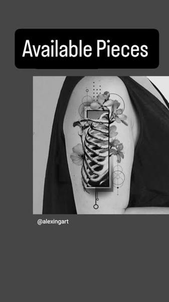 Blackwork floral ribcage tattoo by @alexingart