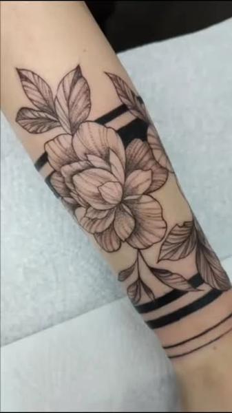 Blackwork floral band tattoo by @alexingart