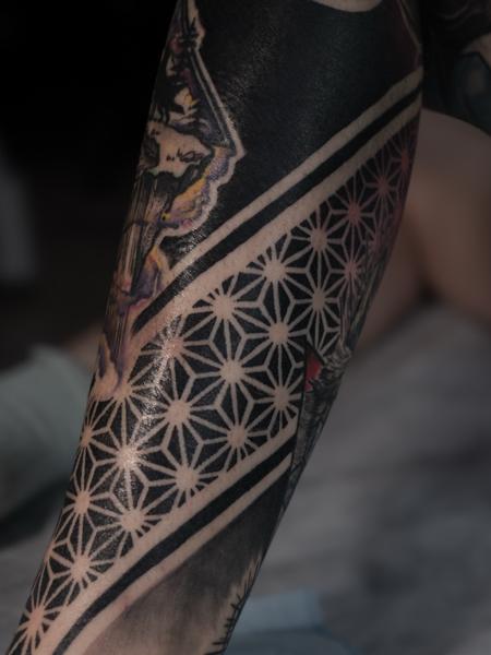 Blackwork geometric pattern tattoo by @nero.prenta