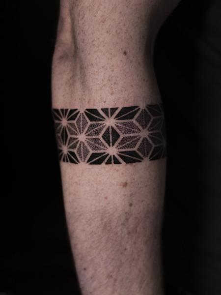 Geometric geometric band tattoo by @nero.prenta