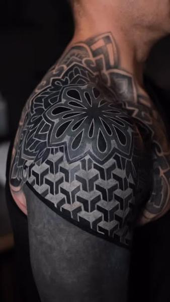 Blackwork geometric mandala tattoo by @nero.prenta