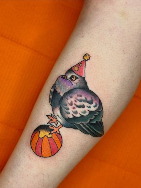 Illustrative party bird tattoo by @aliceneedstattoos