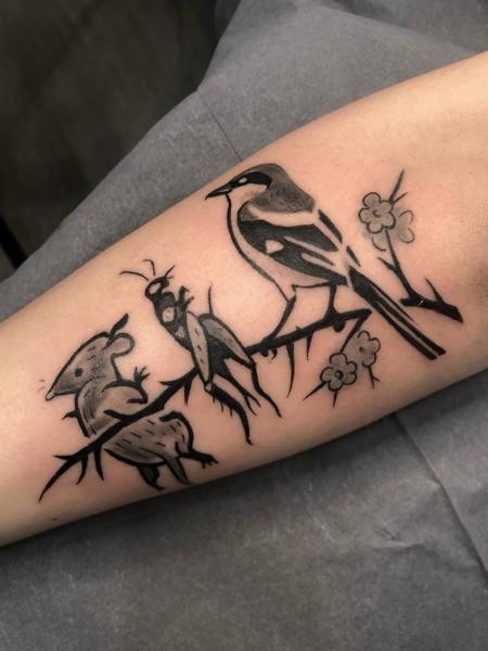 Blackwork bird and mouse tattoo by @kelpiebat