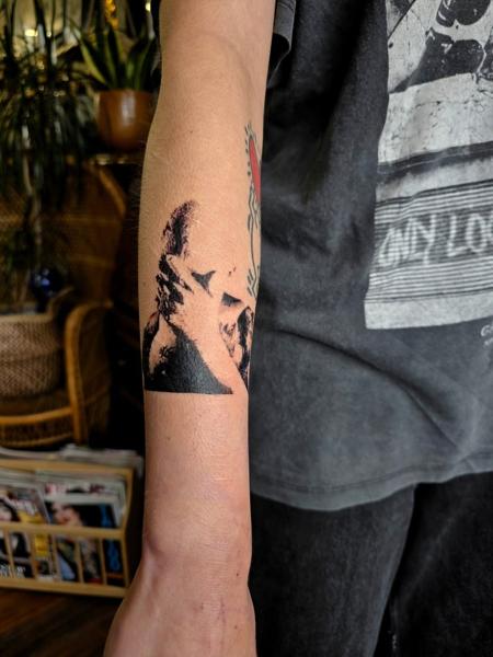 Blackwork portrait hand face tattoo by @iamscaarz