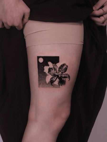 Blackwork floral moon tattoo by @nastya.tatts