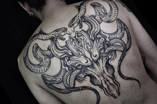 Blackwork snake skull tattoo by @sitsan.barcodetattoo