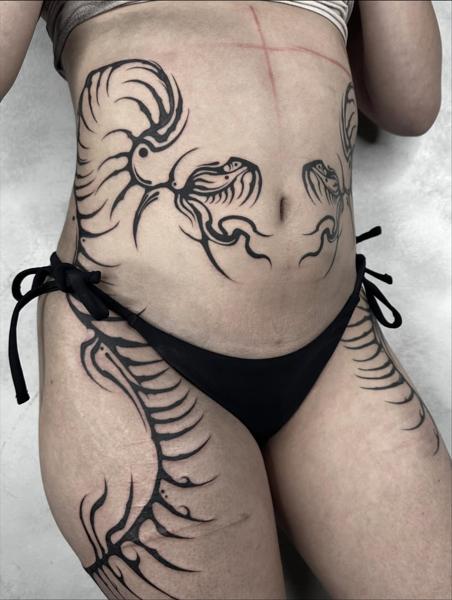Tribal abstract design tattoo by @sitsan.barcodetattoo
