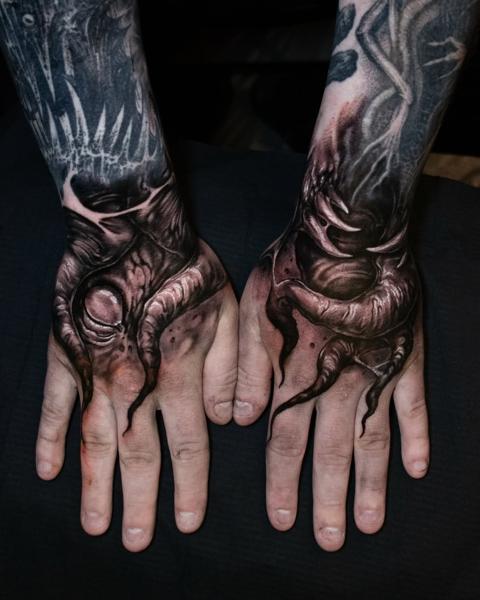 Bio-organic alien tentacles tattoo by @anders_grucz_tattoo